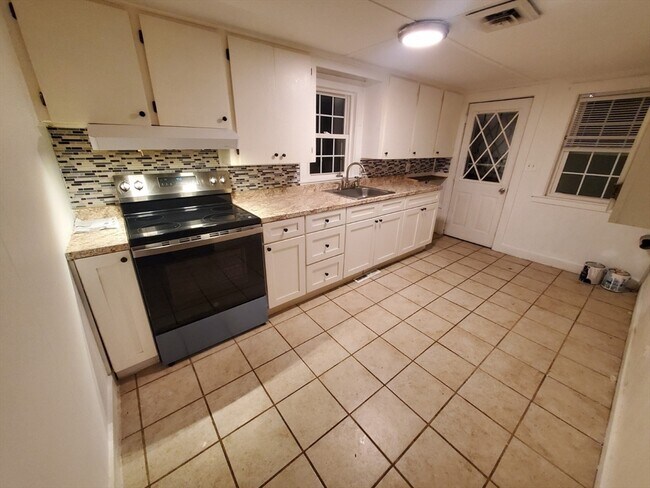 Building Photo - 23 Lantern Ln