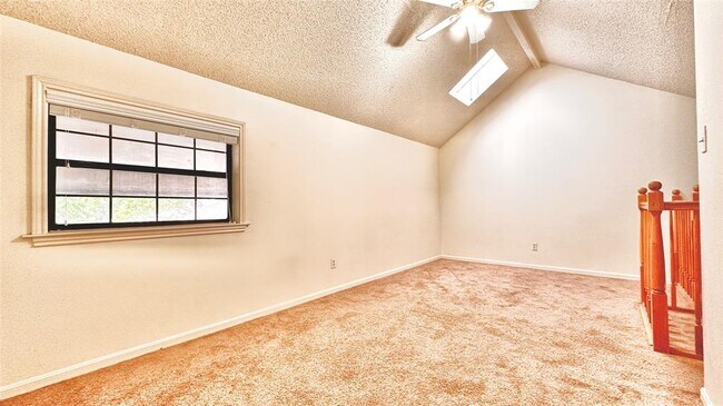 Building Photo - 505 W 18th St