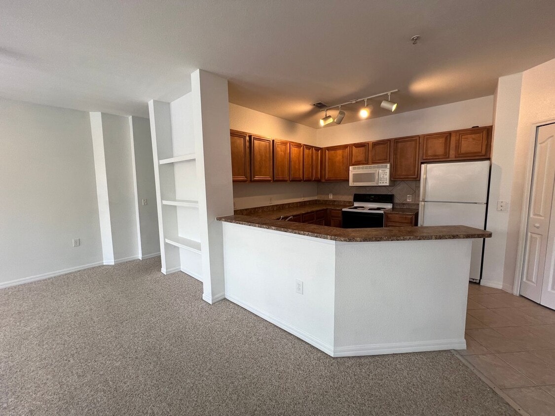 Primary Photo - Spacious 3 Bed 2 Bath Unit For Rent in Orl...