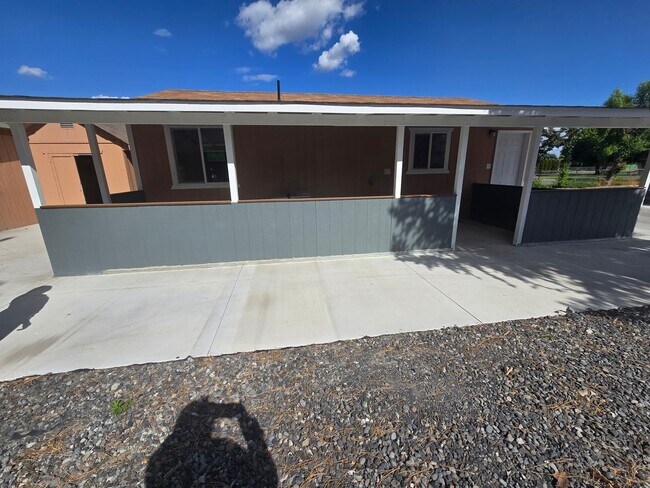 Building Photo - Beautiful 2Bedroom Home Available Now!