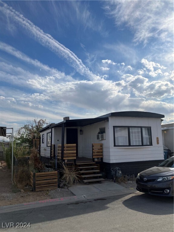 Foto del edificio - 3325 N Nellis Blvd