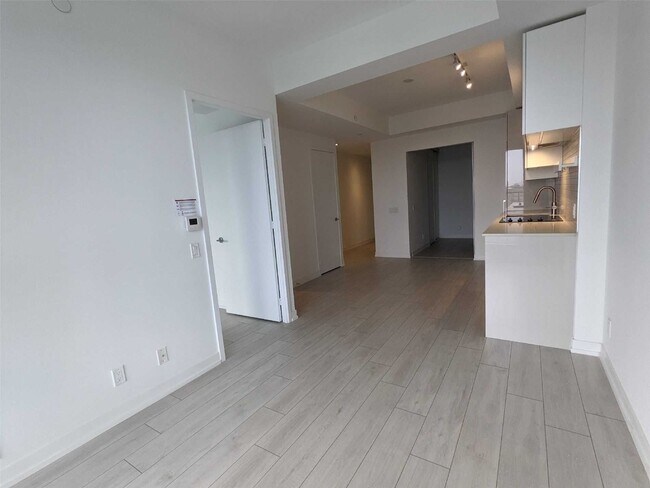 Photo du bâtiment - 950 Portage Pkwy