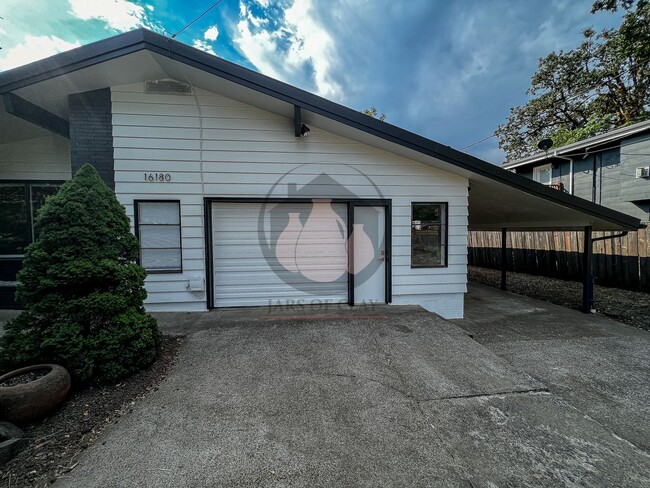 Building Photo - Gorgeous Mid Century Home in Dallas - MOVE...