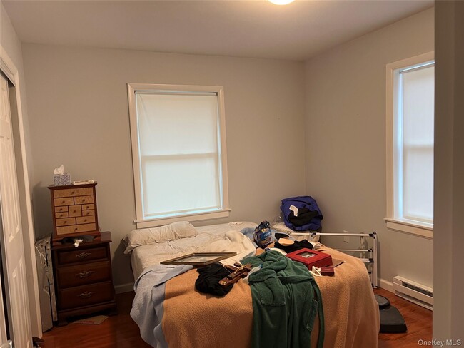 Building Photo - 7 Bank St