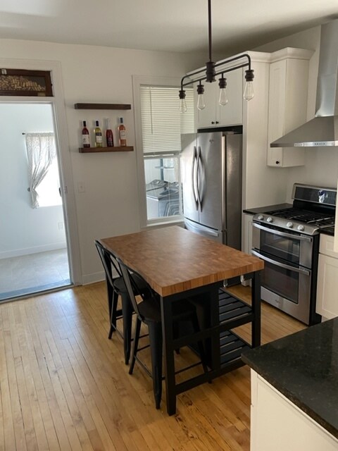 Building Photo - 2717 W Belmont Ave