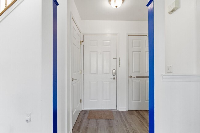 Foto del edificio - 3084 Village Cir