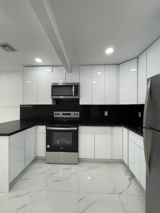 Building Photo - 3161 NW 31st St