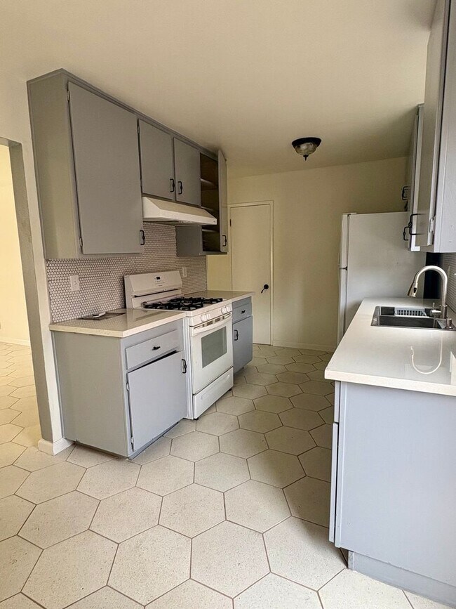 Foto del edificio - 1951 N Ventura Rd