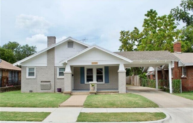 Building Photo - 2719 Primrose Ave