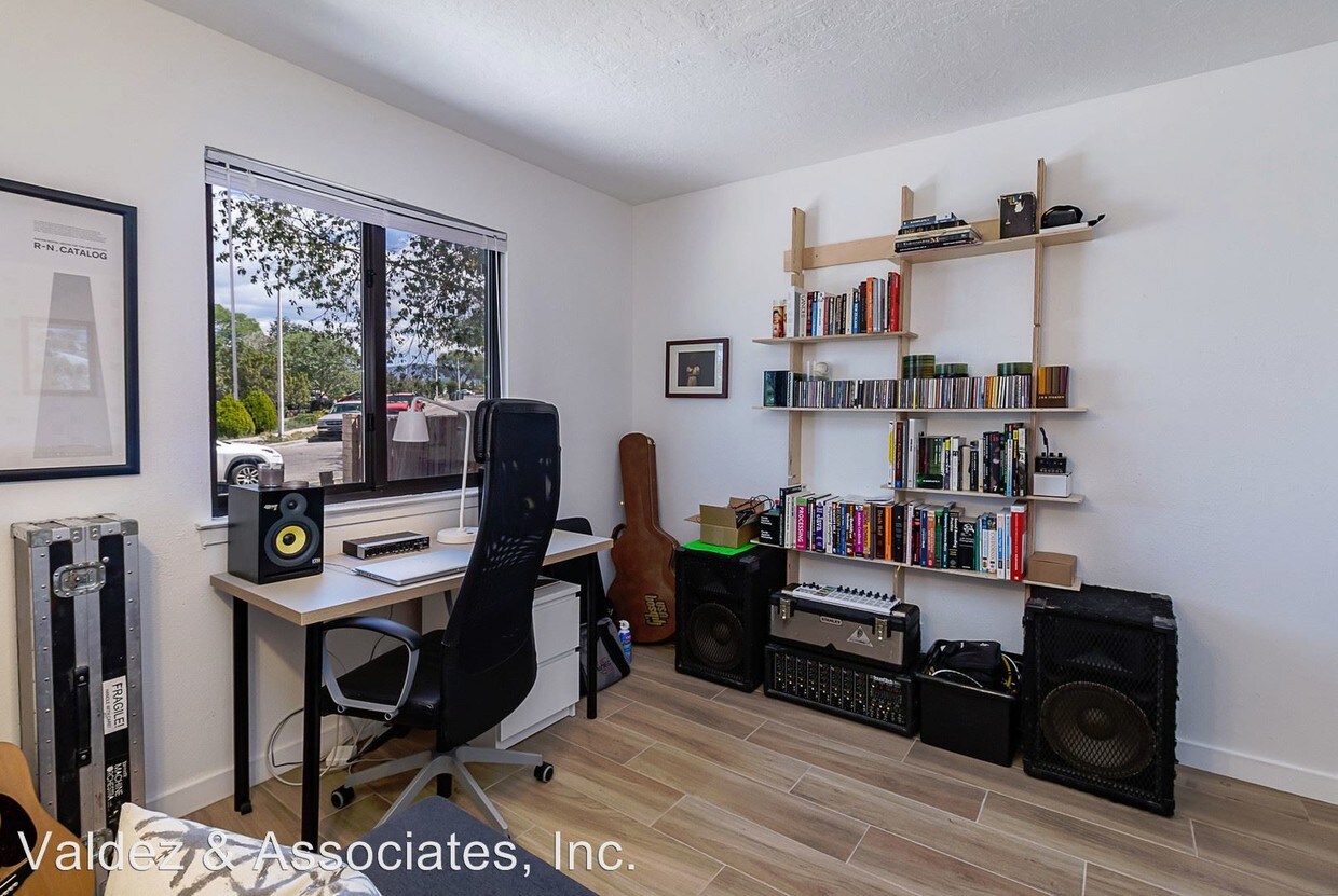 Building Photo - 1300 Rufina Ln