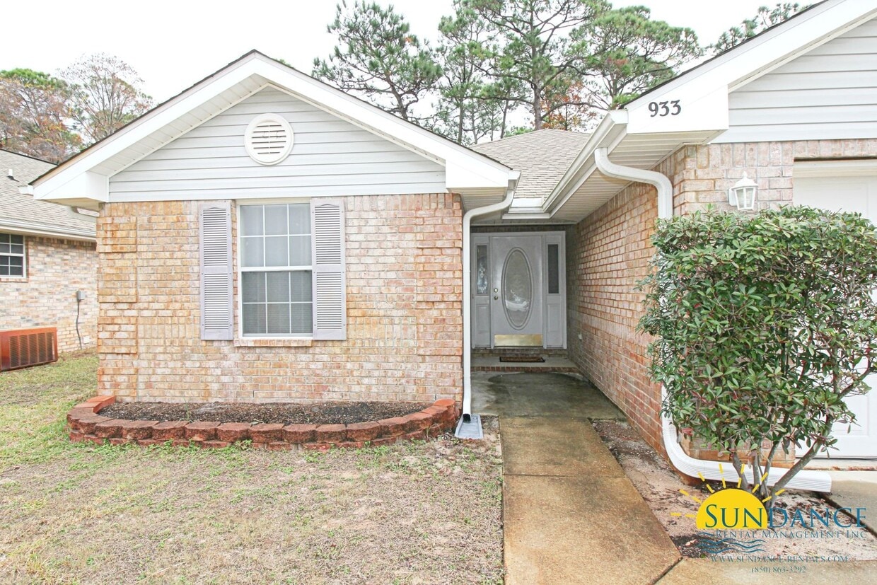 Foto principal - 4 Bedroom Home in Marsh Harbor Subdivision