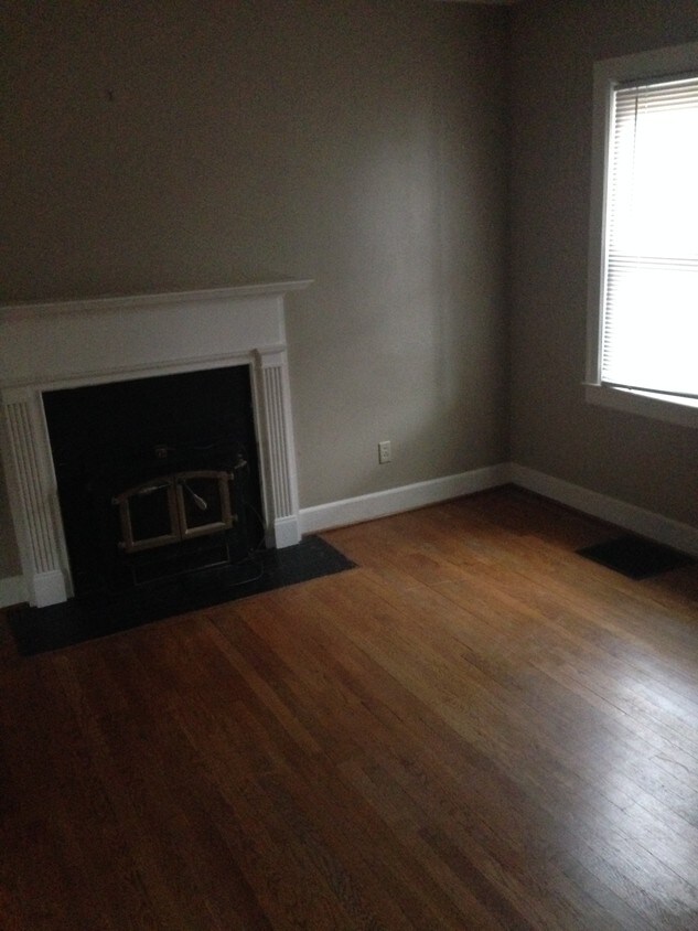 living room - 1823 Carolyn Dr