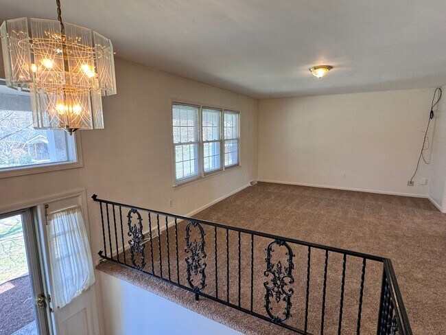 Building Photo - Beautiful House in Tates Creek! 4 BR, 2.5 ...