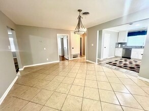 Building Photo - 919 Saddle Rock Dr