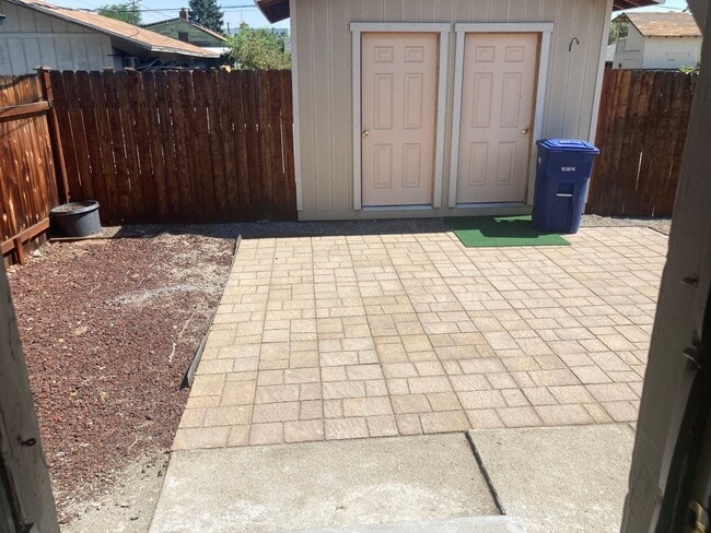 Building Photo - 901 Kittitas St