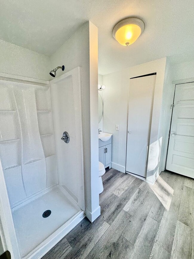 Building Photo - 211O