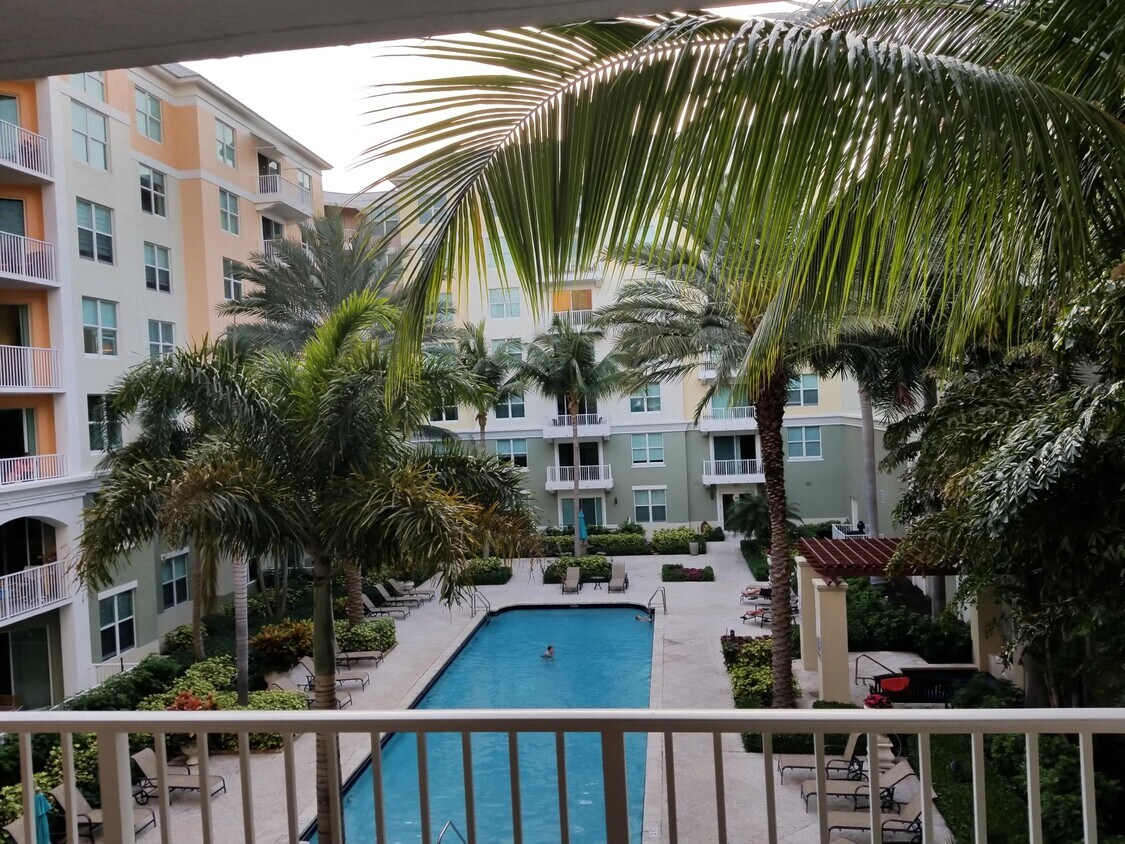 Foto principal - 804 E Windward Way