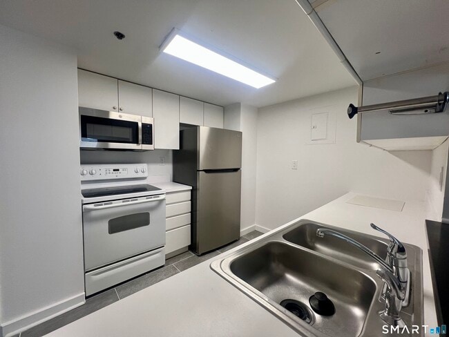 Building Photo - 127 Greyrock Pl