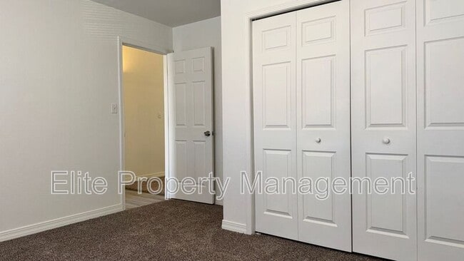 Foto del edificio - 163 S Stardust Cir