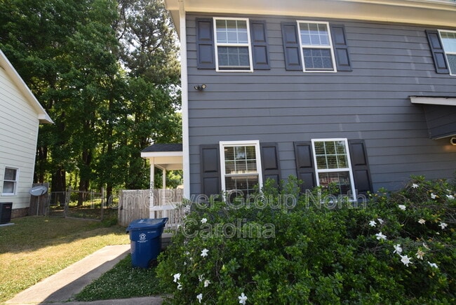 Building Photo - 223 Bridgefield Pl