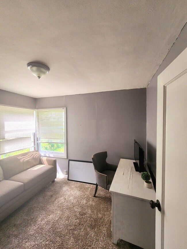 Foto del edificio - 121 Paul Ave