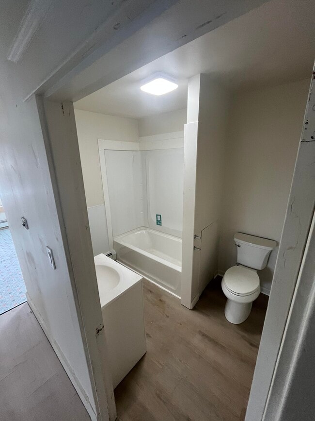 Building Photo - 9 Hudson St