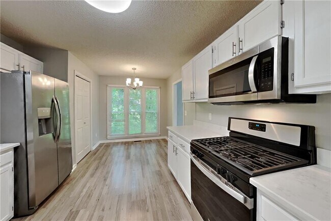 Foto del edificio - 3912 Sharpel Ln NW