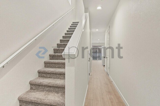 Building Photo - Unit