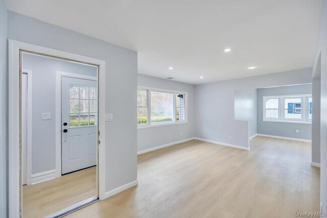 Foto del edificio - 207 August Rd