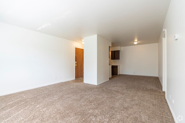 2BR, 1BA - 750SF - Living/Dining Room - Grand Pointe
