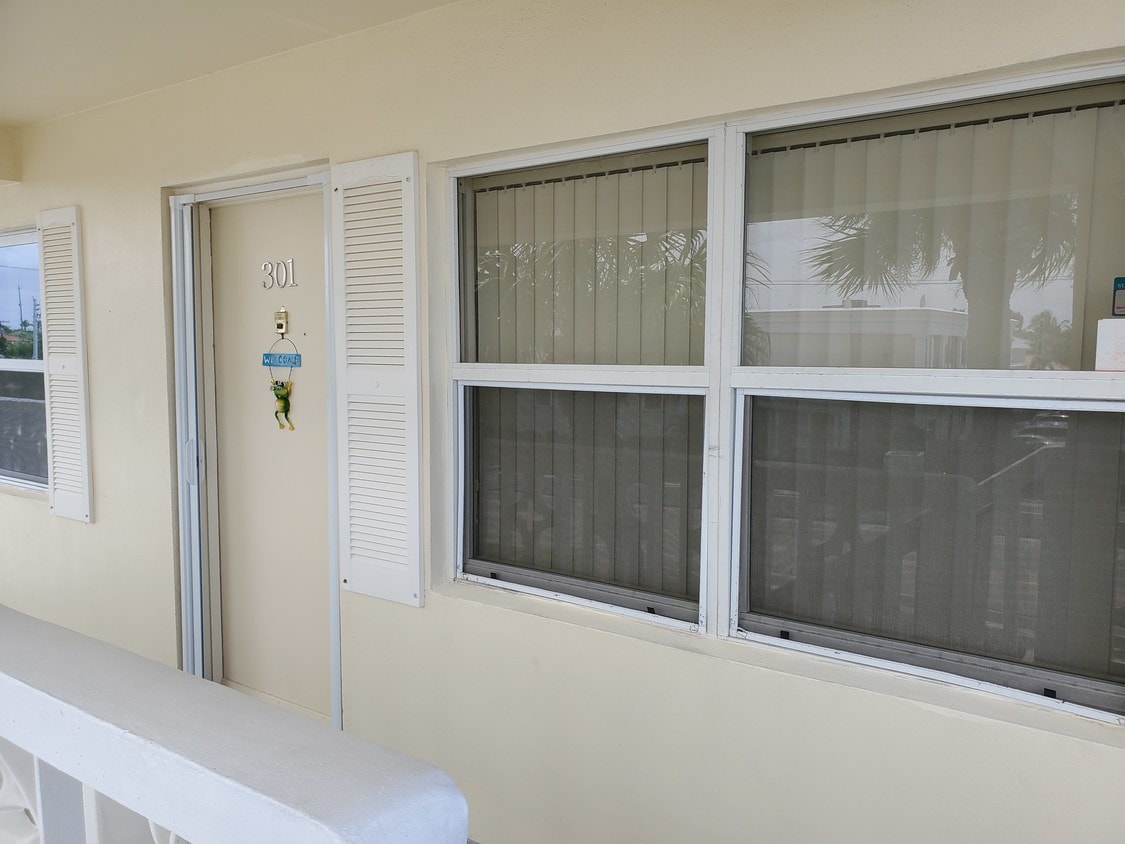3915 S Flagler Dr, West Palm Beach, FL 33405 Condo for Rent in West