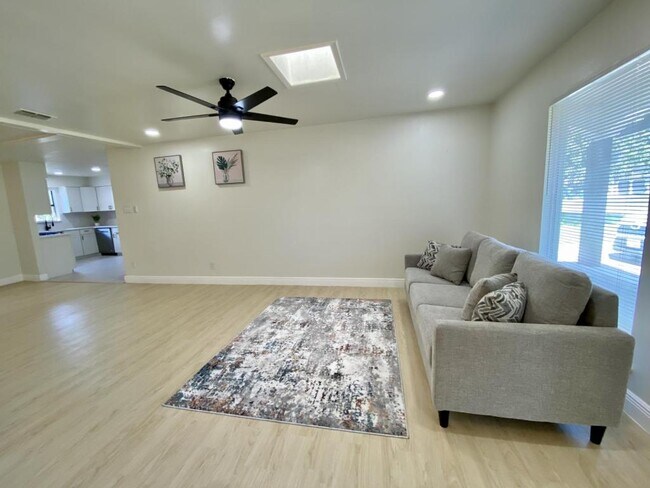Building Photo - 4218 Modena Dr