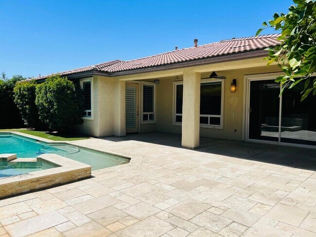 Foto del edificio - 250 Via San Lucia