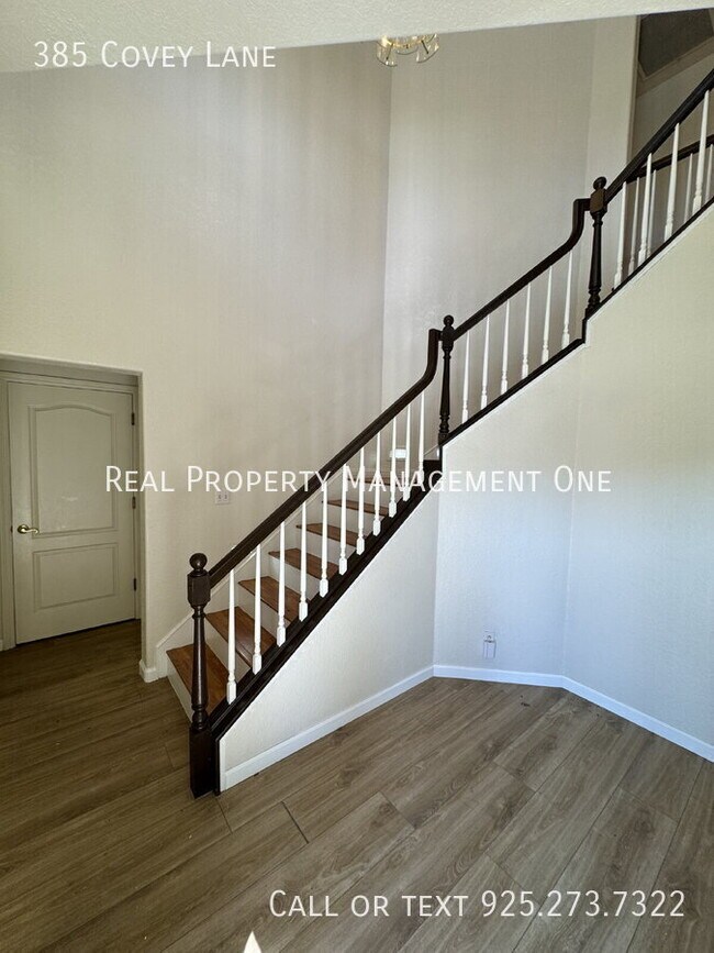 Foto del edificio - 385 Covey Ln