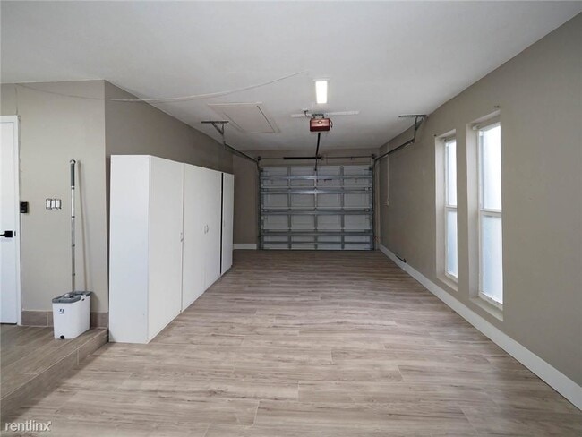 Building Photo - 3 br, 2 bath House - Guardian Estates