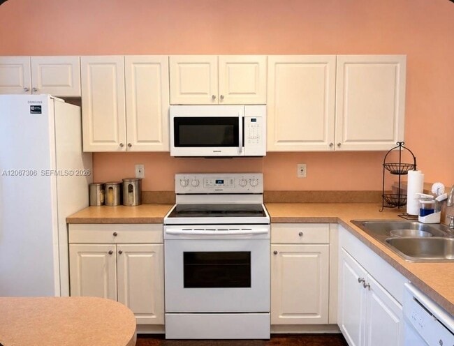 Foto del edificio - 17385 NW 7th Ave