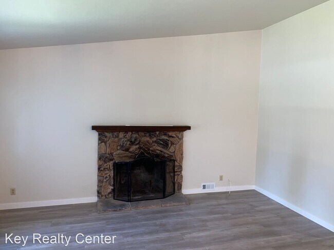 Building Photo - 3 br, 2 bath House - 2720 Summerfield Drive