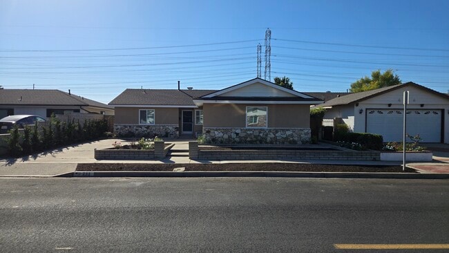 Building Photo - 233 Harvard Ln