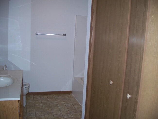 Building Photo - 806 E Market St