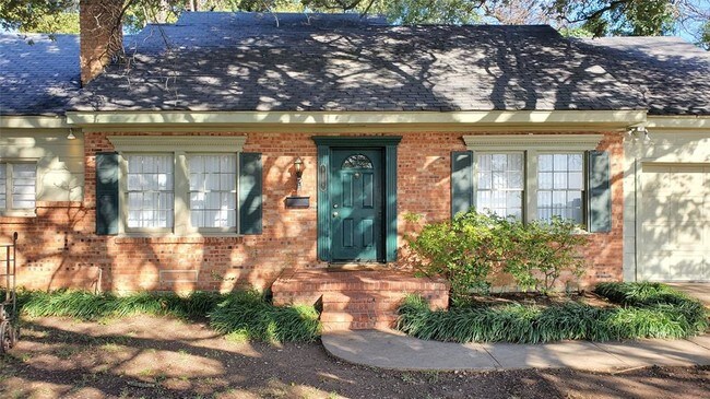 Building Photo - 9108 E Lake Highlands Dr