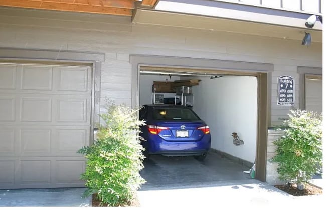 Building Photo - 696 NE Adwick Dr