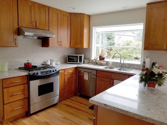 Building Photo - Beautiful 2 Story 4 Bed 2.5 Bath Home in N...