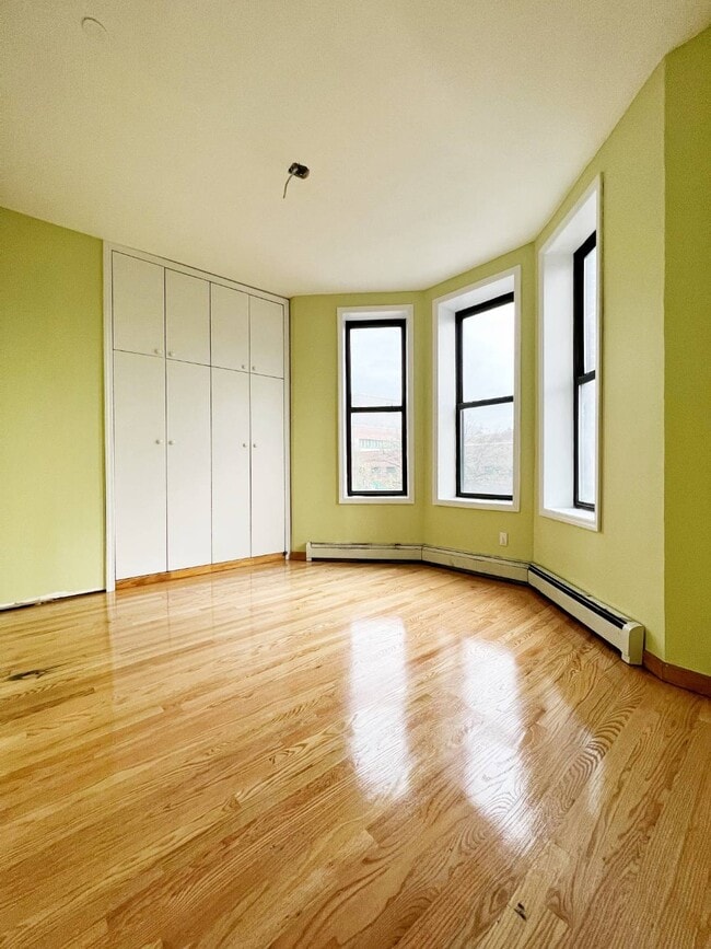 Building Photo - 346-360 60th St