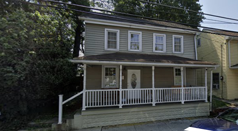 Courtyard, Front Entrance - 8 W Green St