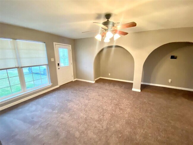 Foto del edificio - 5927 Belarbor St