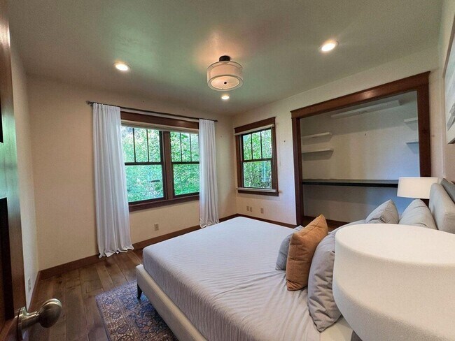 Foto del edificio - 607 NW Federal St