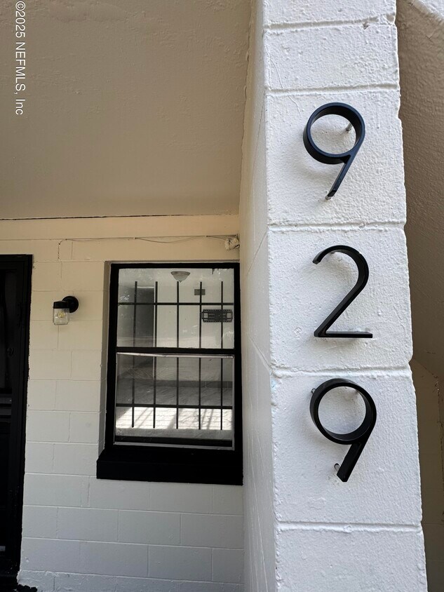 Primary Photo - 929 W 27th St