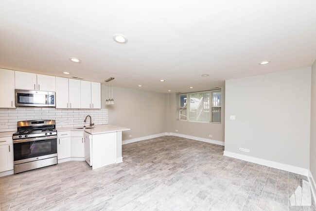 Building Photo - 2437 N Ashland Ave