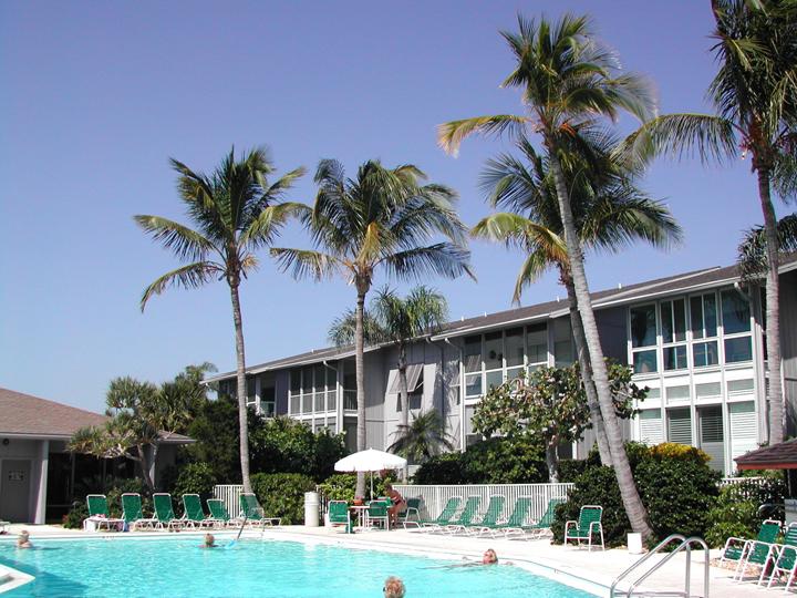 1089 W Peppertree Dr, Siesta Key, FL 34242 Condo for Rent in Siesta