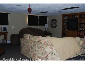 Building Photo - 835 E Lynnwood St